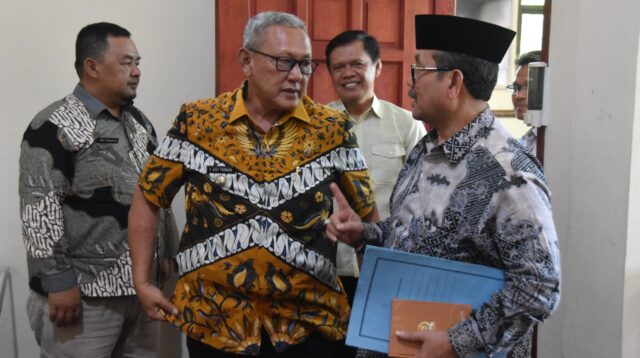 Bupati Cirebon dan Bupati Kuningan usai bertemu membahas jalan lingkar
