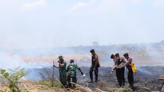 Kebakaran lahan di Bandara Kertajati Majalengka