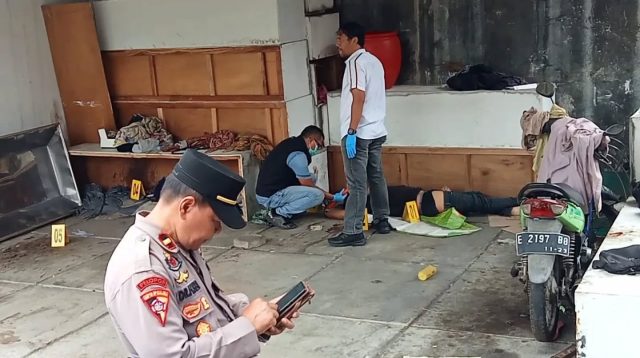 Mayat seorang pria ditemukan tergeletak di area Masjid Attaqwa Kota Cirebon