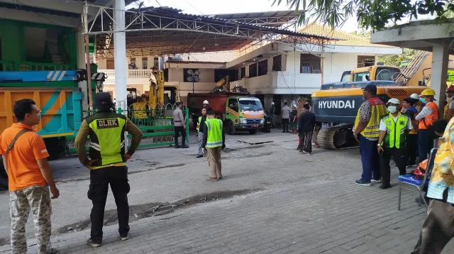 Proses penanganan kasus ambruknya pondok pesantren al khoziny Sidoarjo (BNPB)