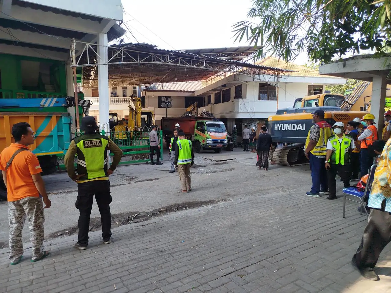 Proses penanganan kasus ambruknya pondok pesantren al khoziny Sidoarjo (BNPB)