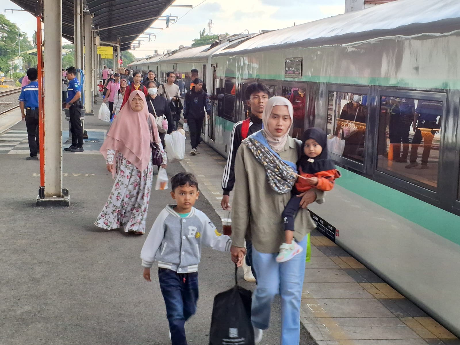 Situasi di Stasiun Cirebon