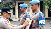Kapolres Cirebon Kota mencoret foto anggota Polres Ciko yang di PTDH karena kasus Narkoba
