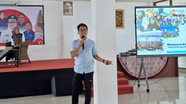 Ketua Relawan TIK Jawa Barat, Muhammad Arifin, menekankan bahwa literasi digital bukan lagi sekadar pilihan, melainkan kebutuhan mendesak.